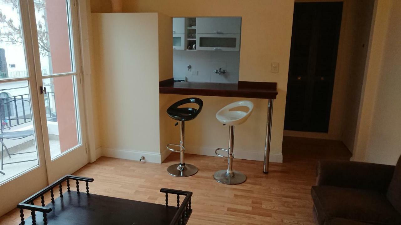 Excelente Departamento Con Balcon A La Calle Sobre Avenida ブエノスアイレス エクステリア 写真