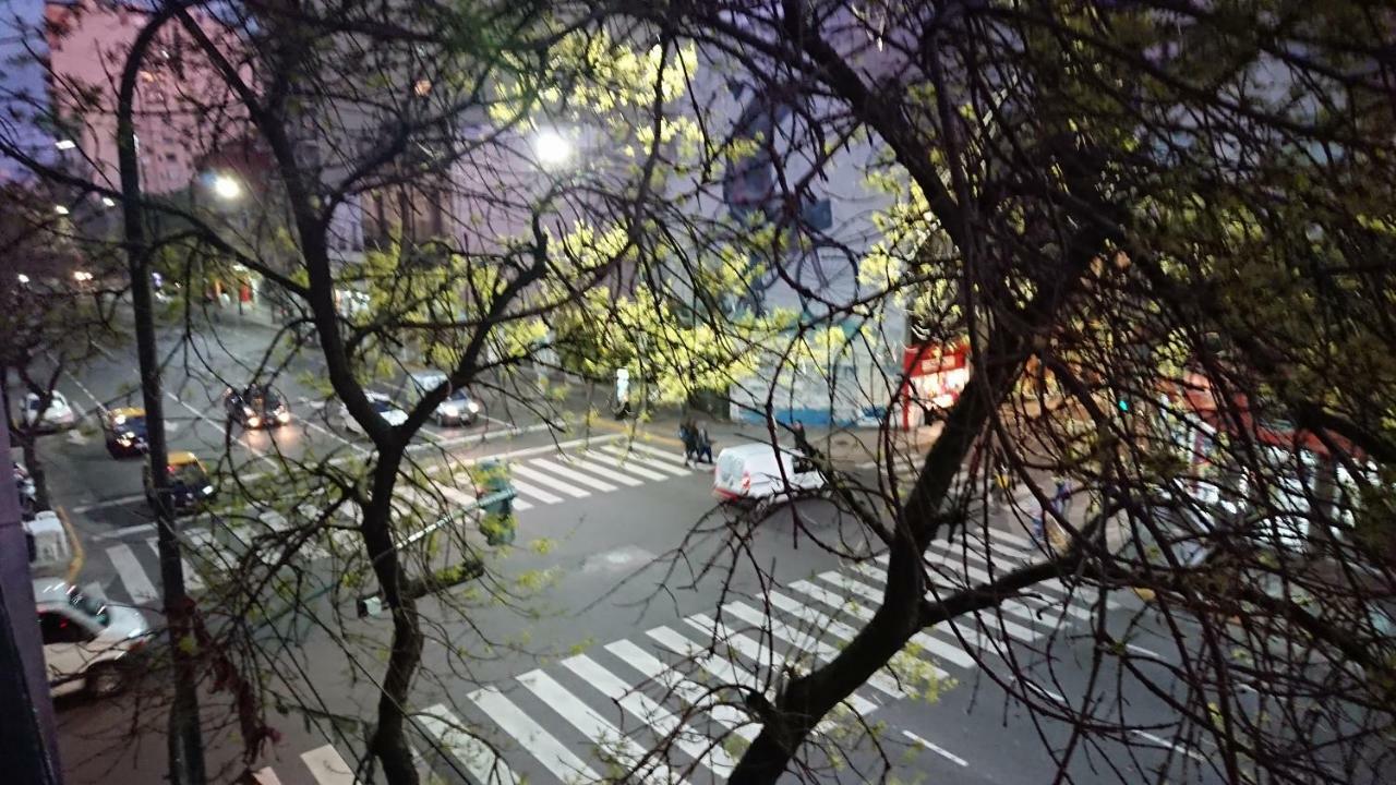 Excelente Departamento Con Balcon A La Calle Sobre Avenida ブエノスアイレス エクステリア 写真