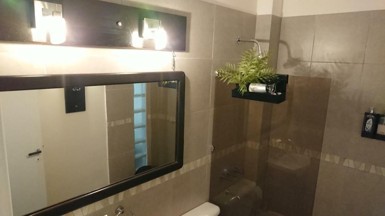 Excelente Departamento Con Balcon A La Calle Sobre Avenida ブエノスアイレス エクステリア 写真