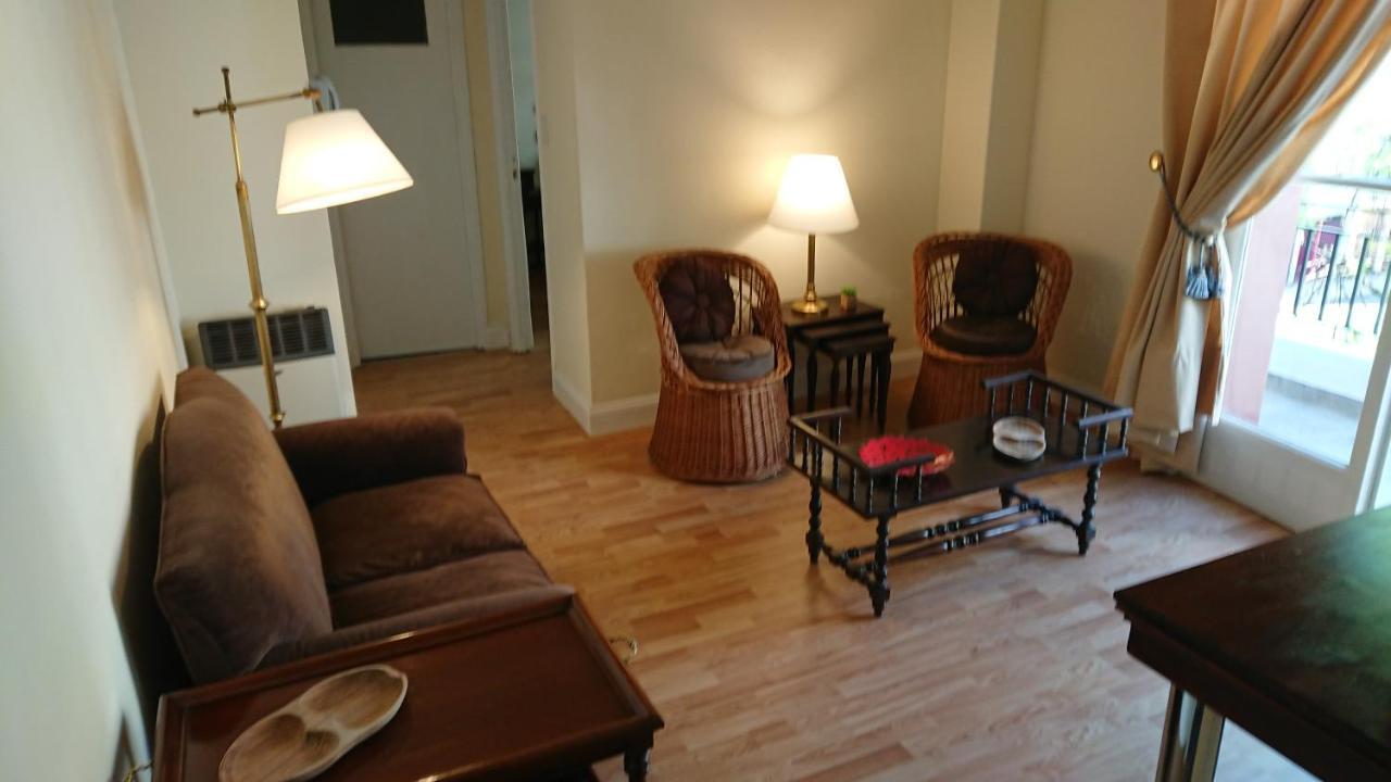 Excelente Departamento Con Balcon A La Calle Sobre Avenida ブエノスアイレス エクステリア 写真